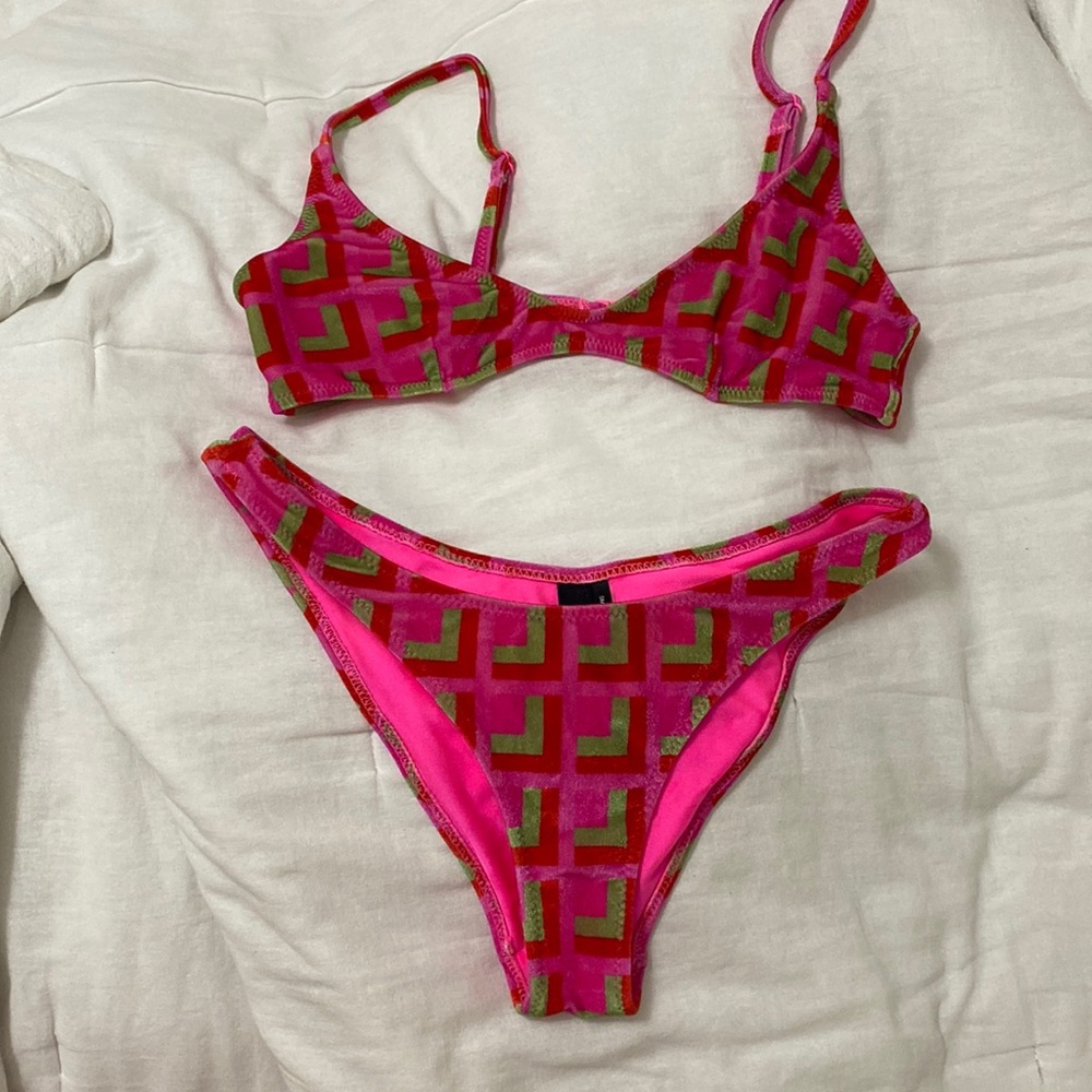TRIANGL SUIT